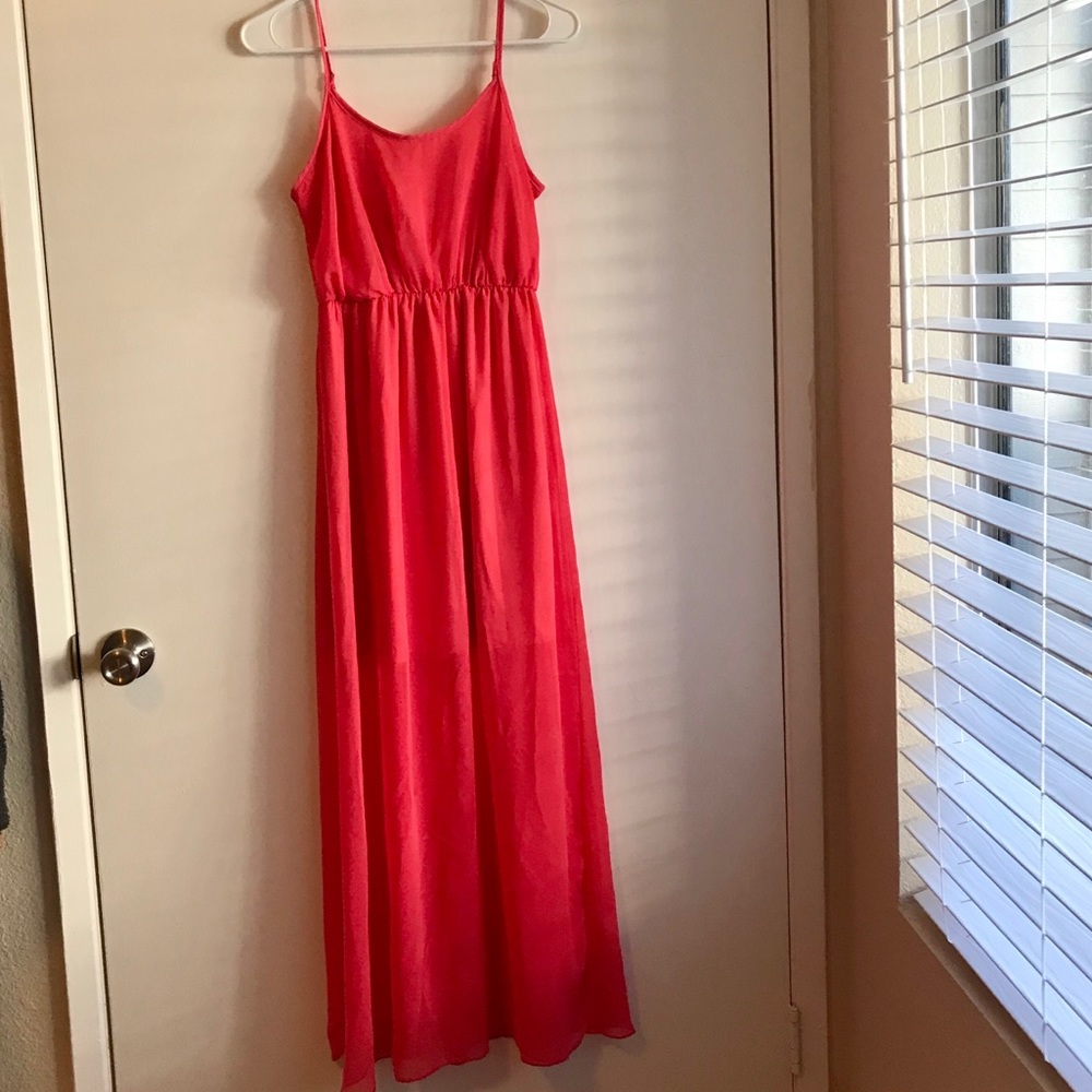 Coral/pink maxi dress.